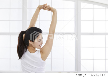 笑顔 微笑 微笑み 37762513