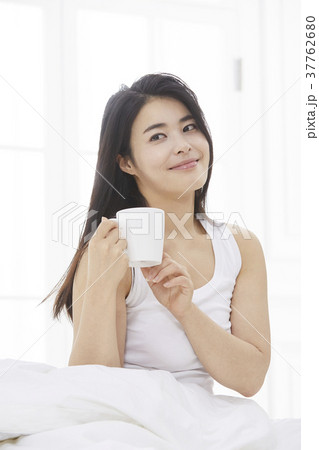 笑顔 微笑 微笑み 37762680