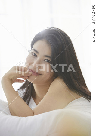 笑顔 微笑 微笑み 37762790