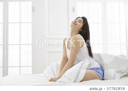 気象 起床 笑顔 37762859