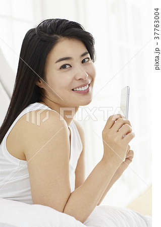 笑顔 微笑 微笑み 37763004