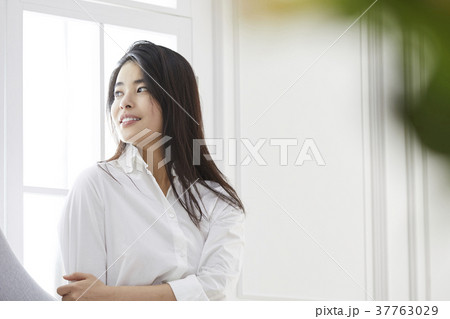 笑顔 微笑 微笑み 37763029