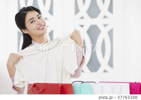 笑顔 微笑 微笑み 37763100