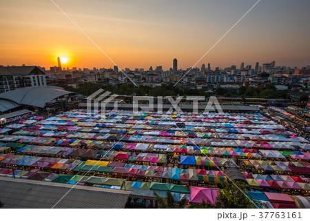 鉄道市場ラチャダー（タラート・ナット・ロット・ファイ・ラチャダー）  37763161