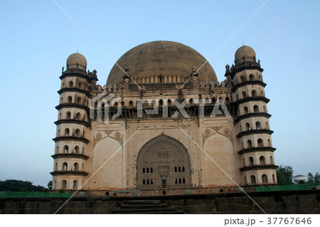Imposing Gol Gumbaz Imposing Gol Gumbaz 37767646