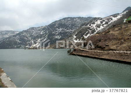 Lake and Mountain 37767821