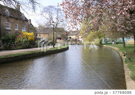 ボートン・オン・ザ・ウォーター ボートン・オン・ザ・ウォーター 37768086