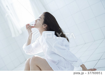 女性 ビューティ メイク 女性 ビューティ メイク 37769951