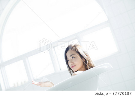 女性 ビューティ バスタイム 女性 ビューティ バスタイム 37770187