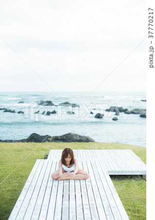 女性　屋外　エクササイズ 37770217