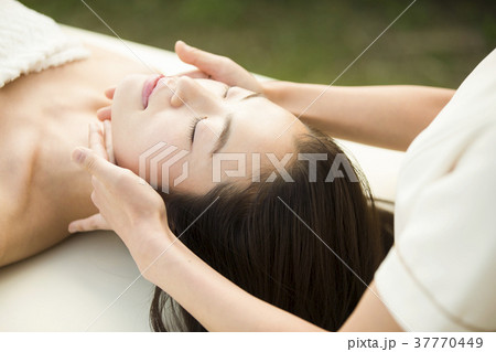 女性　リゾート　エステ 37770449