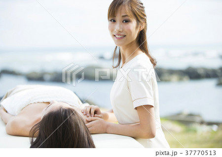 女性　リゾート　エステ 37770513