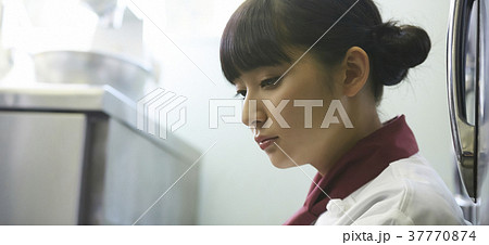 パティシエ見習い　イメージ 37770874