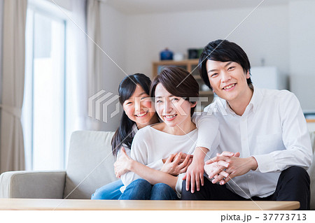 若い家族 37773713