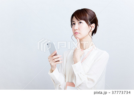 ビジネスウーマン(スマホ) 37773734