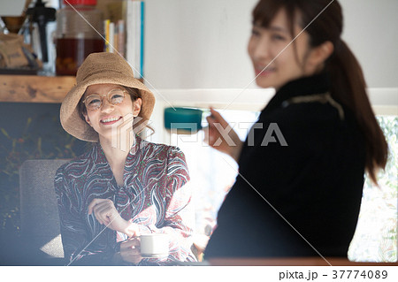 カフェ　女子 37774089