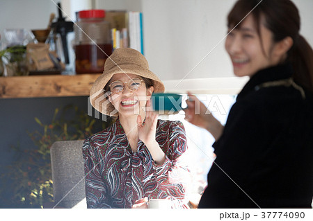 カフェ　女子 37774090
