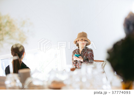 カフェ　女子 37774093