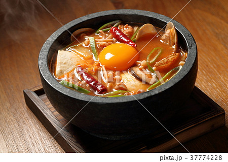 スンドゥブ(豆腐チゲ) スンドゥブ(豆腐チゲ) 37774228
