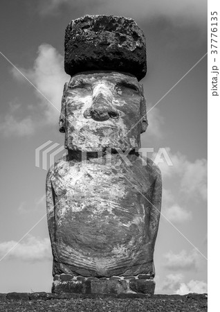 Moai statue, ahu Tongariki, easter island. 37776135
