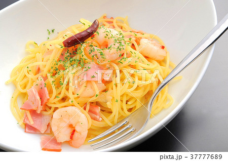 えびとベーコンのパスタ えびとベーコンのパスタ 37777689