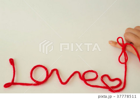 赤い糸とラブの写真素材