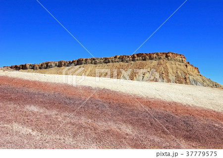 Layers of the Waterpocket Fold in Capitol Reef 37779575