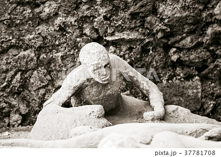 Victim in Pompeii of the eruption of Mt Vesuviusの写真素材 [37781708] - PIXTA