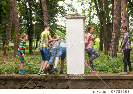 Group of kids Group of kids 37782163