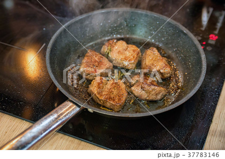 Beef cooked in frying pan 37783146
