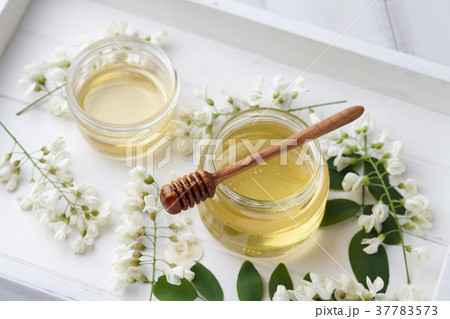 Sweet honey with acacia blossoms in wooden tray 37783573