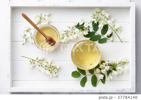 Sweet honey with acacia blossoms in wooden tray 37784140