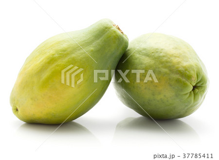 Fresh raw papaya isolated on white 37785411