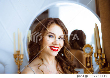 Woman in front of the camera closed eyes Woman in front of the camera closed eyes 37785419