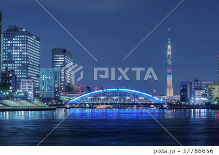 ライトアップされた永代橋と東京スカイツリー ライトアップされた永代橋と東京スカイツリー 37786656