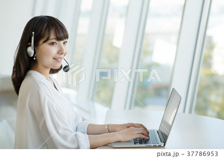 オペレーター オフィス コールセンター ビジネス イメージ 37786953