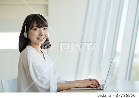 オペレーター オフィス コールセンター ビジネス イメージ 37786956