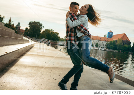 Emotional portrait of the happy smiling couple 37787059