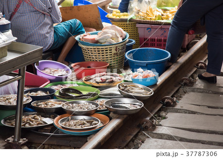 メークロン市場「タラート・ロムフープ」Maeklong Market メークロン市場「タラート・ロムフープ」Maeklong Market 37787306