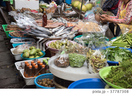 メークロン市場「タラート・ロムフープ」Maeklong Market メークロン市場「タラート・ロムフープ」Maeklong Market 37787308
