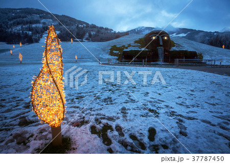 Swarovski crystal worlds 37787450