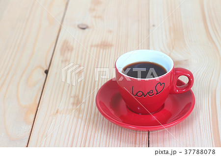 Red coffee cup on wood plate Red coffee cup on wood plate 37788078