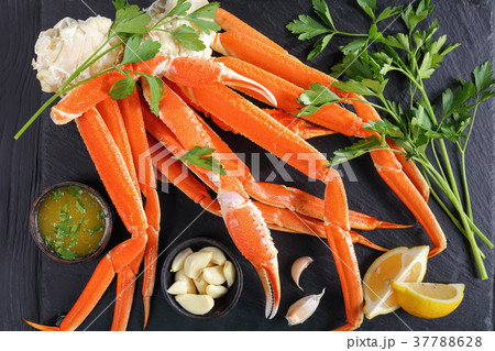 Crab legs with melted butter, close-up 37788628