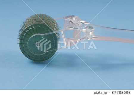 Dermaroller for medical micro needling therapy Dermaroller for medical micro needling therapy 37788698