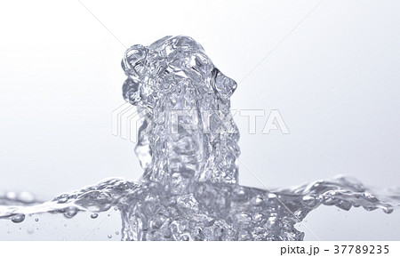湧き水 37789235