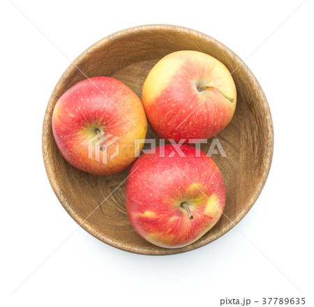 Raw evelina apple isolated 37789635