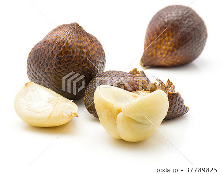 Fresh raw salak isolated on white 37789825