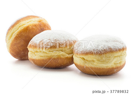 Fresh sufganiyah isolated on white 37789832