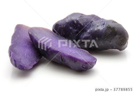 Fresh vitelotte potato isolated on white Fresh vitelotte potato isolated on white 37789855