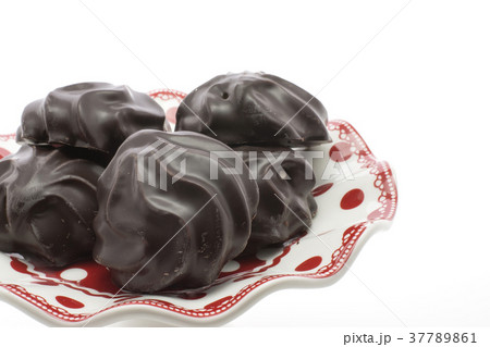 Chocolate Zephyr circle isolated 37789861